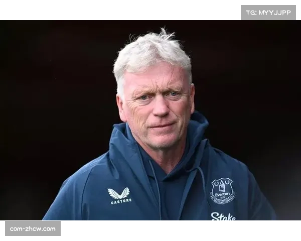 莫耶斯主场战术冒进失算 右路防守真空被曼联针对性打击